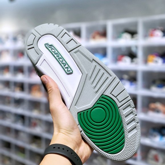 Athletic_Shoes